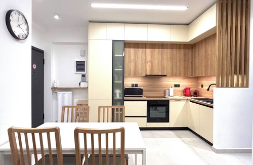 Pasalimani Apartment | Modern 1BR Apt Next to Pasalimani & Shops
