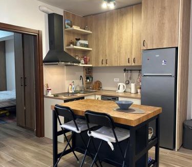 Maini Apartment | Modern Apartment Steps from the Adriatic