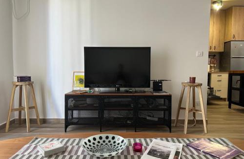 Maini Apartment | Modern Apartment Steps from the Adriatic