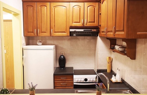 Maini Apartment | Modern Apartment w/Balcony 7 min Beach Near Center of Budva Flat surface