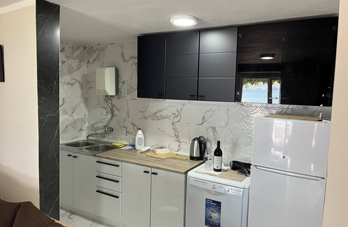 Dobrota Apartment | Modern Apartment with Sea View — 1 Minute to the Sea