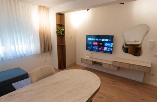 Mejë Apartment | Modern Bazaar Apartment