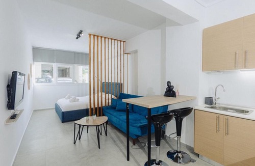 Charilaou Apartment | Modern & Independent Apartment - 8' from the Metro Terminal Station