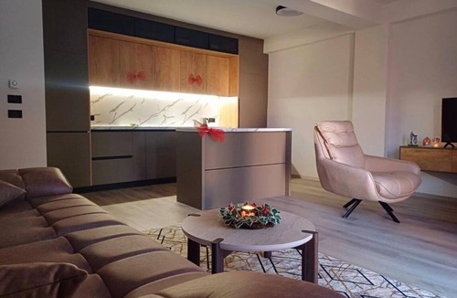 Restelicë Apartment | Modern Luxury Ski Retreat w/Stunning Mountain Views