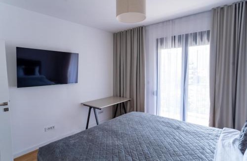 Tomicici Apartment | Modern One-Bedroom Apartment - 5 min to Porto Montenegro