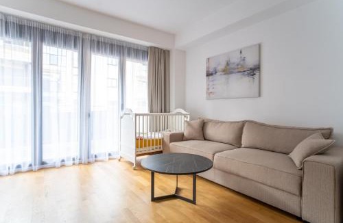 Tomicici Apartment | Modern One-Bedroom Apartment - 5 min to Porto Montenegro