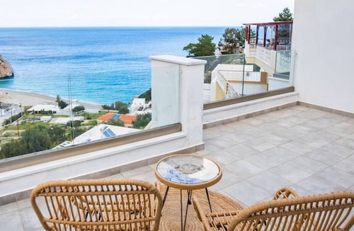 Aperio Apartment | Modern Sea-View Suite with Private Balcony – Yploui Suites Karpathos