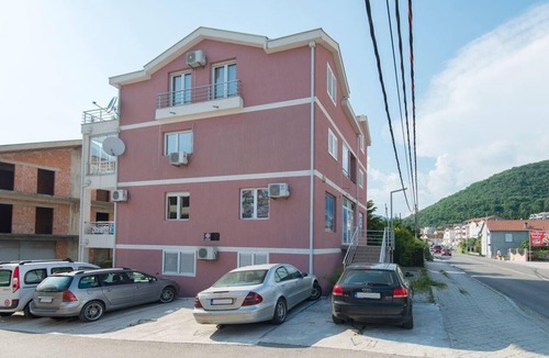 Tomicici Apartment | Modern Seaside Apartment with Balcony - Erika,Donja Lastva