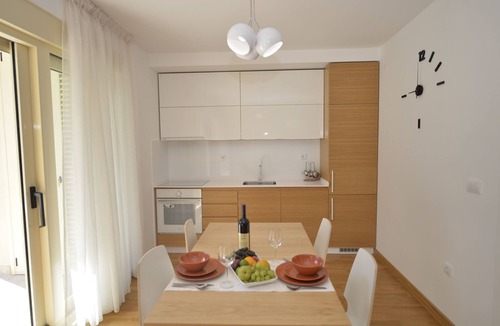 Skaljari Apartment | Modern, spacious apartment near the Old town with a beautiful view