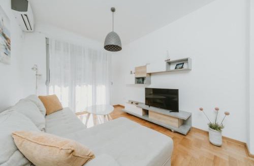Rozino Apartment | Modern Spacious Mediterranean Fully Equipped 1BR Apartment in Budva, Free Parking
