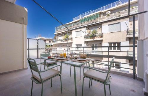 Exarhia Apartment | Modern Studio in Exarchia l Private Balcony