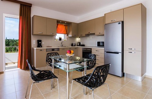 Klismata Apartment | Modern Villa Broumas - A Spacious Haven