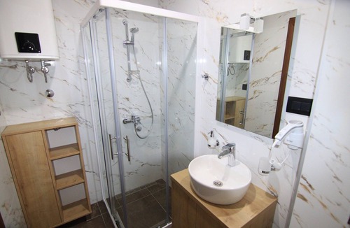 Donje Polje Hotel | Moderni Luxury apartment Center
