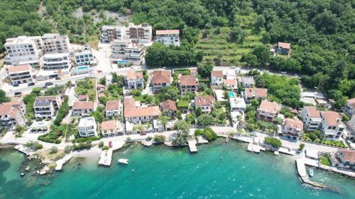 Dobrota Apartment | Montenegro Apartments - Private Beach