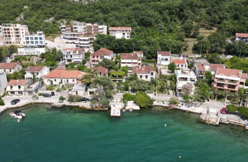 Dobrota Apartment | Montenegro Apartments - Private Beach