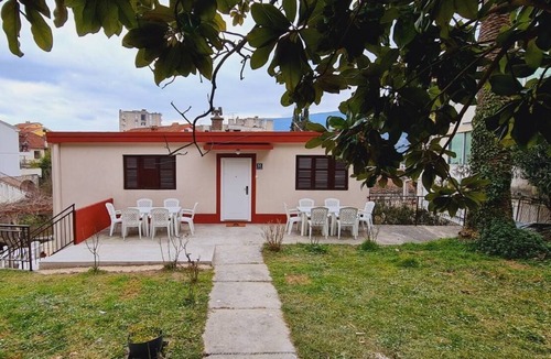 Igalo House | Montenegro Johnny`s Guesthouse - Rooms *** in Igalo