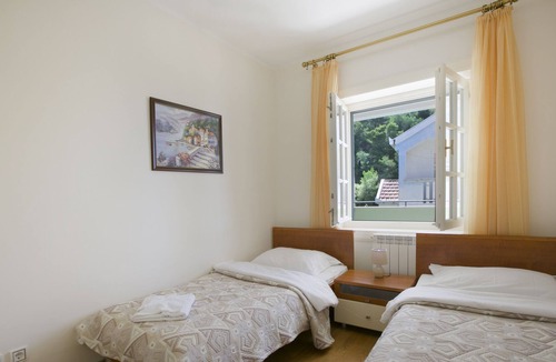 Sveti Stefan Apartment | Montesan BM3 Apartment with side sea view