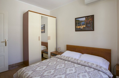 Sveti Stefan Apartment | Montesan BM3 Apartment with side sea view