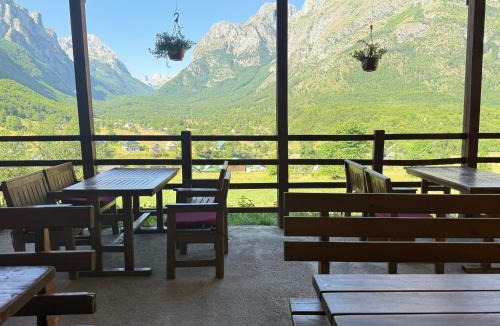 Vusanje Hotel | Moonlight House