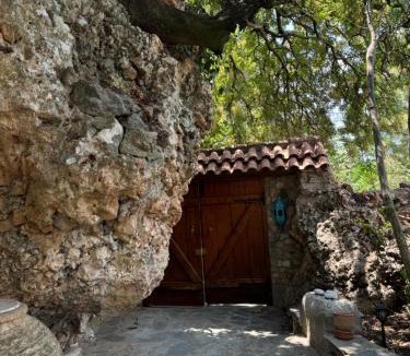 Diasella House | Mount Kalathi Seaview Retreat