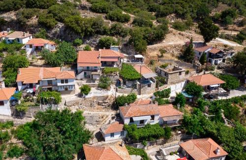 Kinyra House | Mountain Stone Rooms