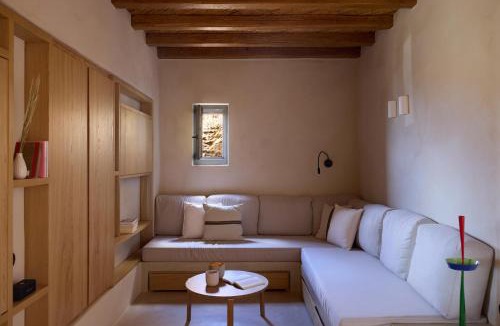 Serifos Apartment | Mousti's Cell