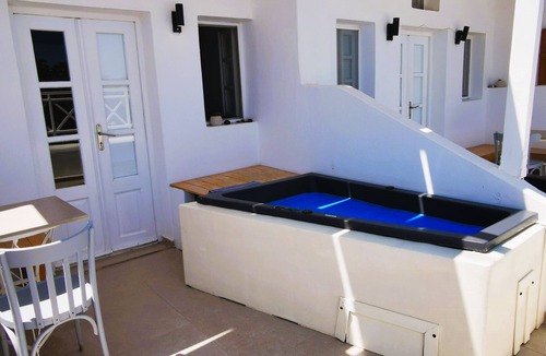 Oia Apartment | Muses Cycladic Suites - Two-Bedroom Suite with Partial Sea view&Seasonal Hot Tub