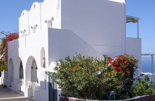 Oia Apartment | Muses Cycladic Suites - Two-Bedroom Suite with Partial Sea view&Seasonal Hot Tub