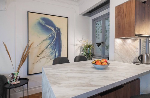 Athens Apartment | Museum 3 bdr apt -FIX Friends & Family Athens