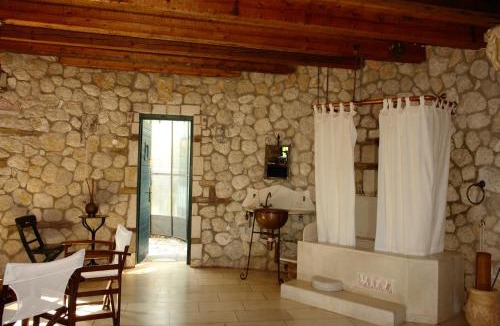 Vatos Villa | Musician's Round House & Castello