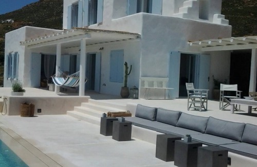 Xilokeratidi Villa | My Rental Homes - Villa Ares with swimming pool surrounded by a spacious relax area