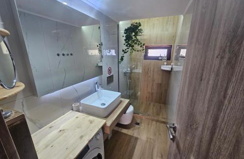Kremasti Apartment | My Summerhouse with jacuzzi