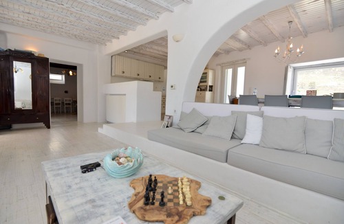 Ano Mera Villa | Mykonos 4 bedroom Cycladic home with free parking