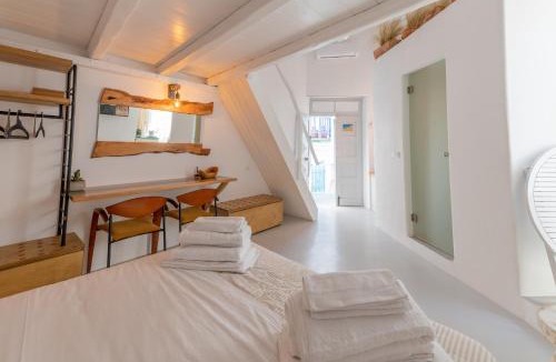 Little Venice Apartment | MYKONOS VIBES TOWN LOFT