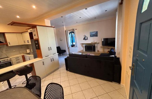 Apolpaina House | Myrovolos Guesthouse