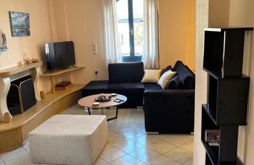 Apolpaina House | Myrovolos Guesthouse