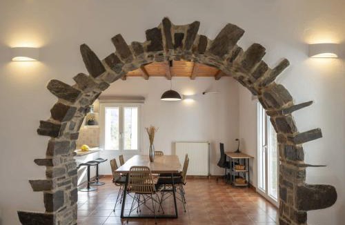 Parikia House | Myrsini Traditional Hillside Cottage