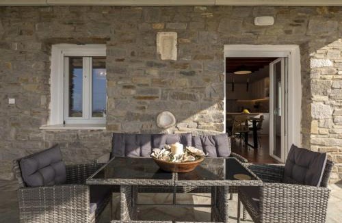 Parikia House | Myrsini Traditional Hillside Cottage