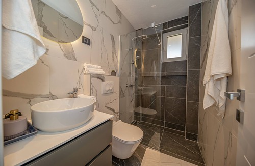 Bar House | N&N LUX Guest house
