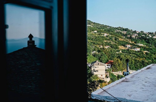Makrynitsa Apartment | "Naida Superior Double" Room with Mountain View, Balcony, and Fireplace
