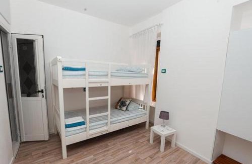 Vlore Hostel | NANA