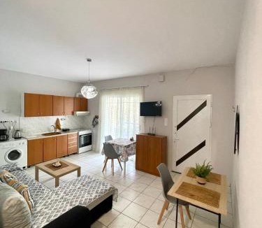 Paralia Ofryniou Apartment | Nano’s home