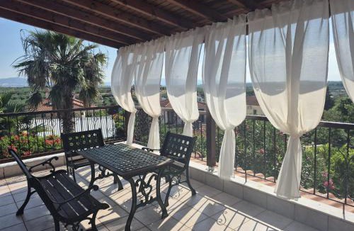 Flogita House | Naturstein-Mediterranhaus mit Gartenblick