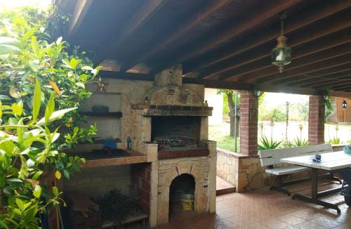 Flogita House | Naturstein-Mediterranhaus mit Gartenblick
