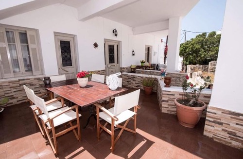 Naxos Town House | Naxian Harmony city centre Apartment (300 meters from the beach)