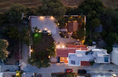 Naxos Town Villa | Naxos Chora Villa 'Vaporias' with amazing garden
