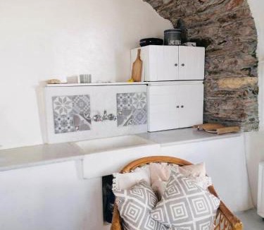 Naxos Apartment | Naxos Mountain Retreat - Tiny House Build on Rock