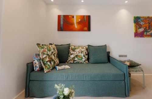 Kastraki Apartment | Naxos near Kastraki beach house with sea view and pool