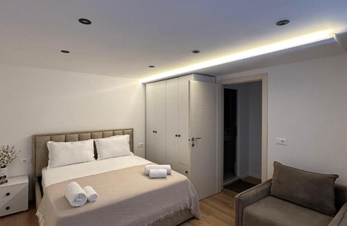 Shkembi i Kavajes Apartment | Nevi's Room 2