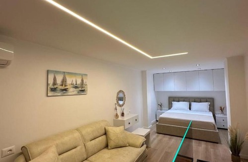 Shkembi i Kavajes Apartment | Nevi's Room 3